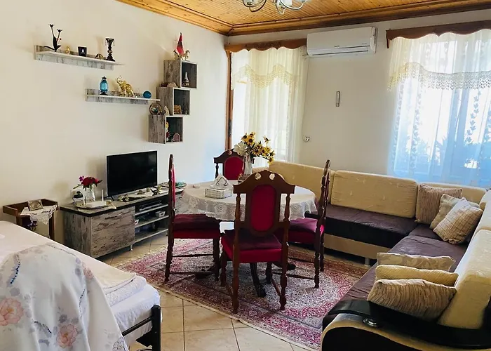 Hida Old Bazaar * Gjirokastër